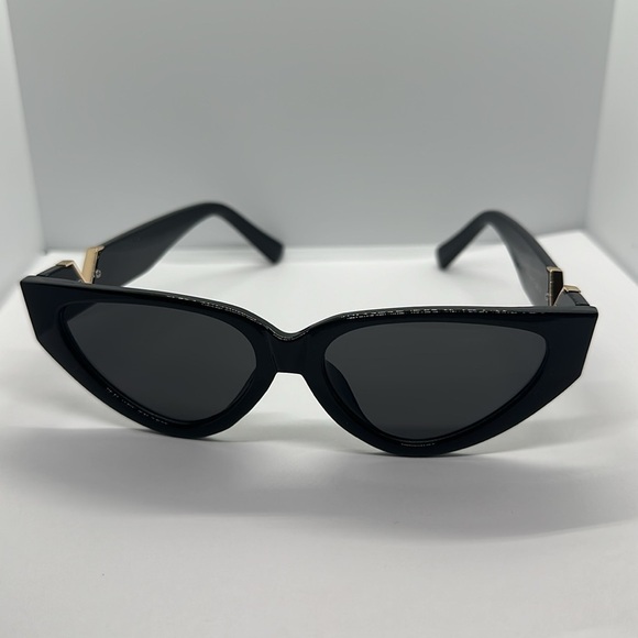 Black Cat Eye Sunglasses Gold V Detail UV Protection Trendy Chic Sunnies main image 4